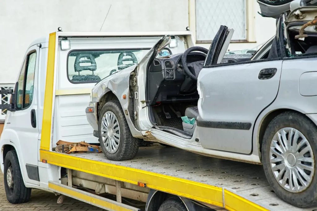 Accident vehicle recovery service in London for damaged and disabled cars